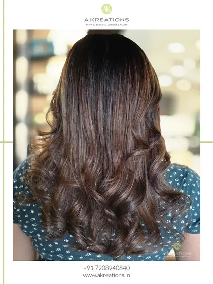 These warm cinnamon balayage highlights add a touch of spice and dimension, styled into soft curls for an effortlessly chic look.