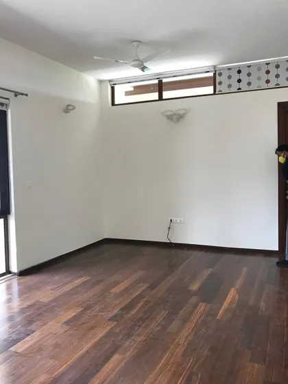 The primary bedroom in 'A Walk in the Clouds' before its minimalist redesign.