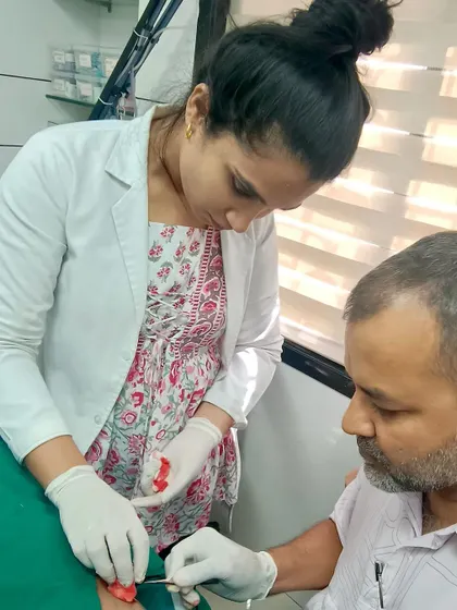 Another shot from my dermatosurgery training, focusing on a hands-on procedure. This kind of specialized training is crucial for handling complex skin conditions that require more than just medication.