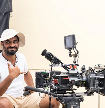 A moment of collaboration on set with the assistant cinematographer. Every member of the team plays a crucial role in bringing the final vision to life.