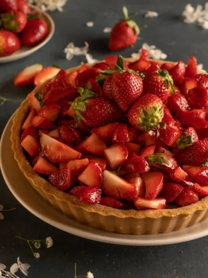A classic for a reason. My Chocolate Strawberry Tart features a buttery crust, dark chocolate pudding, and a generous topping of fresh, juicy Mahabaleshwar strawberries.