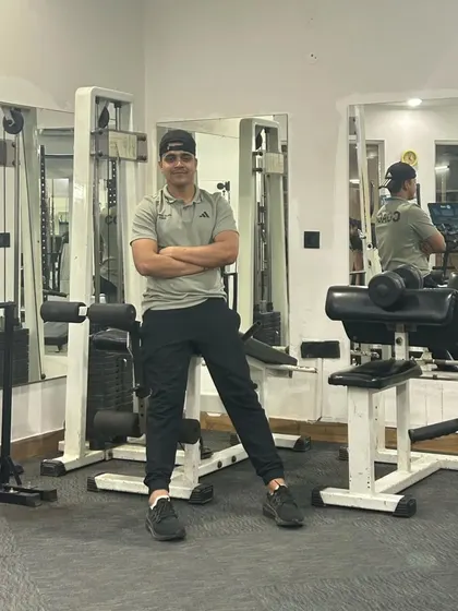 Relaxed pose in the gym.