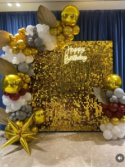This modern and chic birthday decoration is perfect for someone with a taste for unique design.