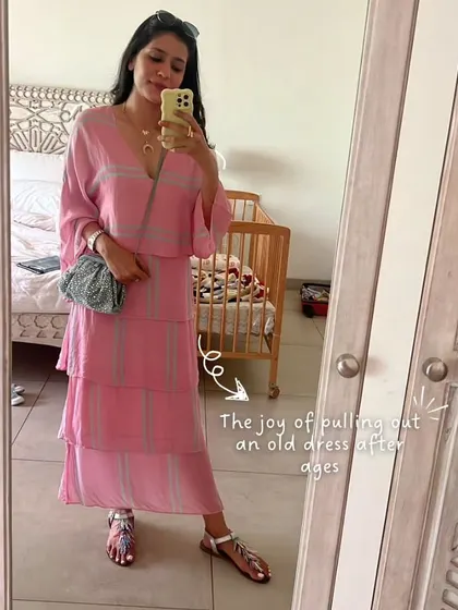 The joy of pulling out an old dress after ages. This pink tiered dress was perfect for a casual day in Goa, paired with comfortable silver sandals.