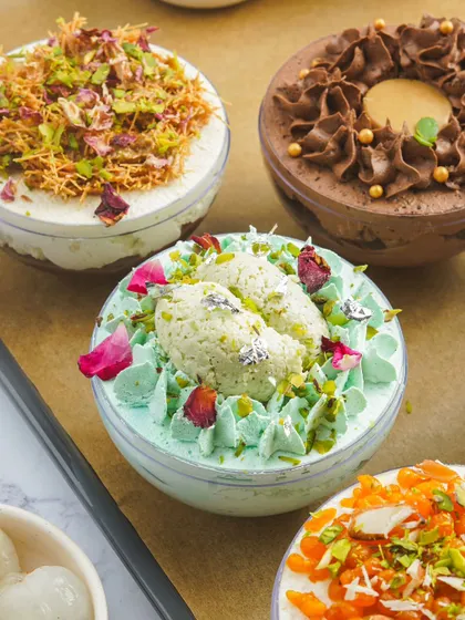 A closer look at the beautiful layers and toppings of my fusion globe cakes. The workshop includes over 26 components, giving you endless possibilities for creating your own unique combinations.