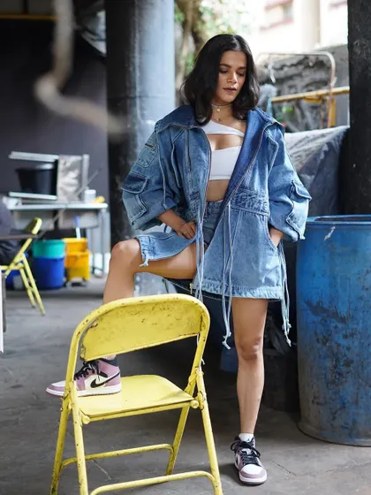 Attitude and charm. This throwback look on Srishti Shrivastava is all about the power of a statement denim jacket and the right pair of sneakers.