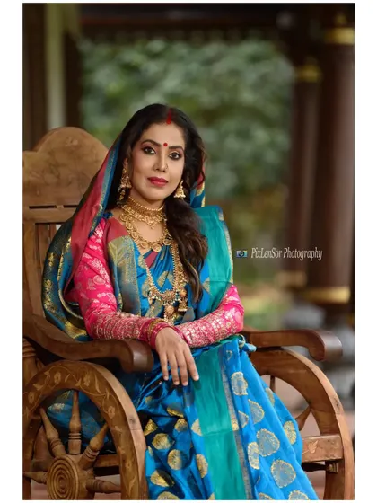 A classic portrait of the actress, looking elegant and timeless in our gold-finish jewellery.