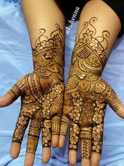 This design features heart-shaped patterns filled with intricate details, perfect for a romantic celebration.