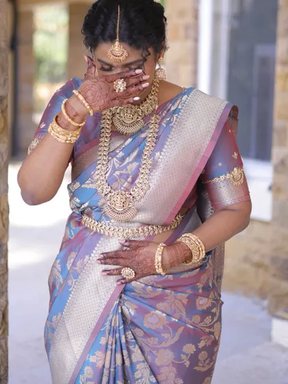 Even in a candid moment, the beauty of the jewellery shines through. This shot gives a clear view of the kamarband (waist belt) and layered necklaces.