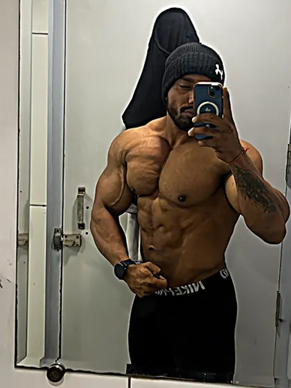A mirror selfie showing a very lean physique. Every comeback is possible.