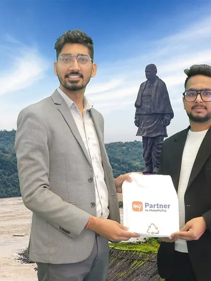Our Green Screen photobooth for MakeMyTrip allows guests to pose with iconic landmarks like the Statue of Unity. This is a powerful tool for travel brands and corporate events with a global theme.