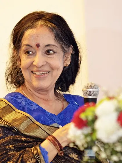 A throwback to our 2017 show "Opulence & Eternity" with the talented Rukmini Varma, a descendant of Raja Ravi Varma. Here she is, speaking at the event.