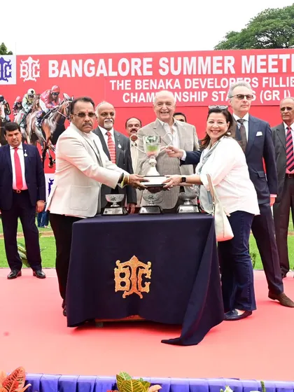 Mr. D. Narahari presents The Benaka Developers Fillies Championship Stakes (GR I) trophy to the owners of Fynbos.