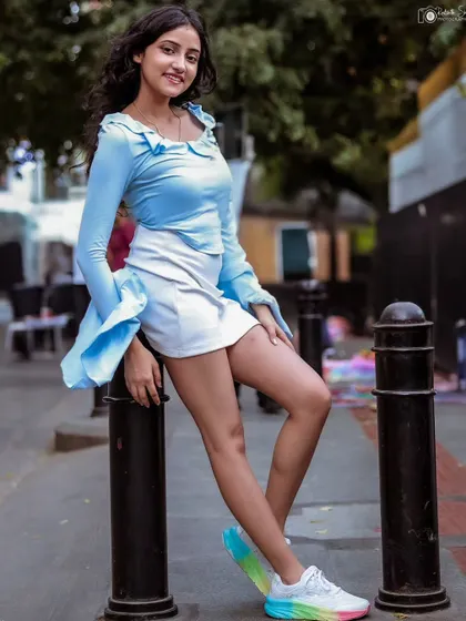 A duplicate of image 95, a great example of a full-length street portrait.