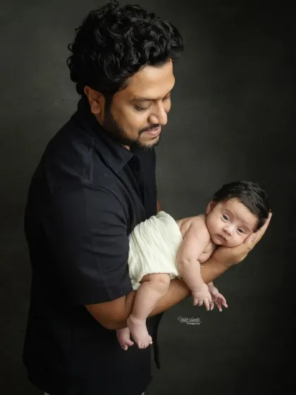 The color version of the father and daughter portrait, highlighting the warmth and tenderness of the moment.