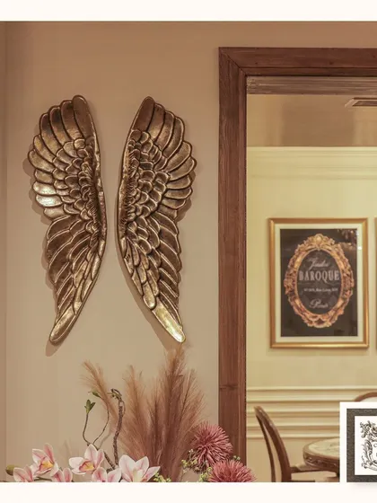 These stunning metal angel wings elevate any space with elegance and charm. Placed on a wall, they create an inspiring and beautiful focal point that makes your walls soar.