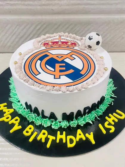 A simple and classic Real Madrid logo cake, perfect for any fan of the club. Hala Madrid!
