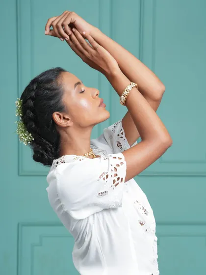 Another beautiful bridal hairstyle inspiration. The extensions are seamlessly woven into a bun, decorated with delicate flowers for a soft, romantic look.