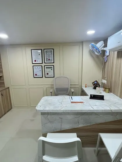 A wider view of my consultation office, where we begin the process of diagnosing the root cause of your hair loss and formulating a specific recovery plan.