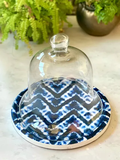 This beautiful glass cloche with a matching Batik-printed ceramic base is from our Bali Collection. It is perfect for keeping pastries fresh or creating a stunning display for a single cupcake or piece of cheese.