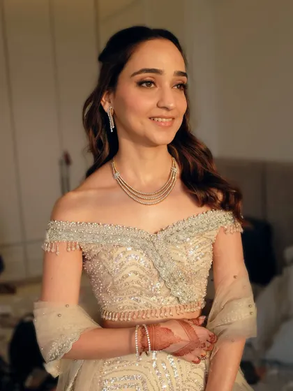 Soft glam with the right amount of sparkle. This look features a dewy base, soft brown eyeshadow, and a glossy nude lip, perfect for catching the golden hour light.