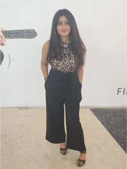 My first ever solo live concert for Mirchi Face of Fashion. Performing in a mall setting shows my versatility to adapt to different venues and audiences.
