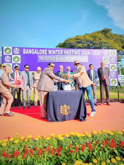 Mr. Kaliyaperumal, Director of Kals Group, presents the trophy for The Foster's Bangalore Winter Million.