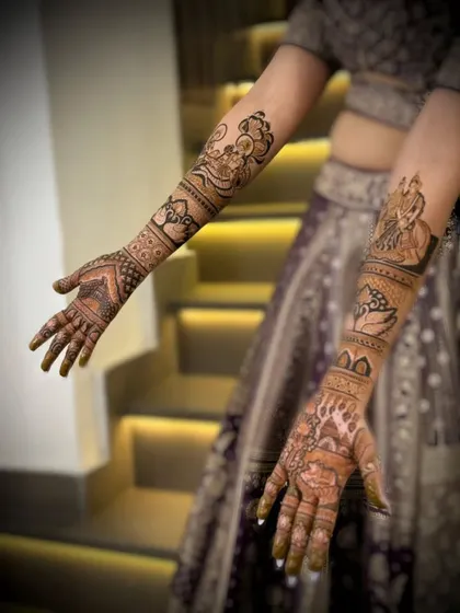 A duplicate image showing the beautiful Radha-Krishna mehandi. The details are worth a second look.