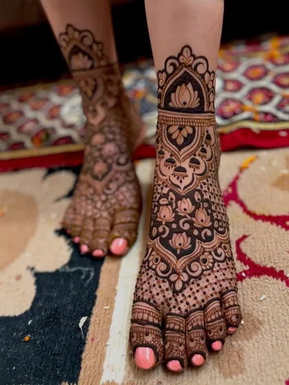A beautiful and intricate bridal feet design, featuring a mix of floral and paisley motifs.