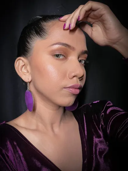 Another angle of the 'no-makeup' look, showing how it appears natural even under studio lighting.