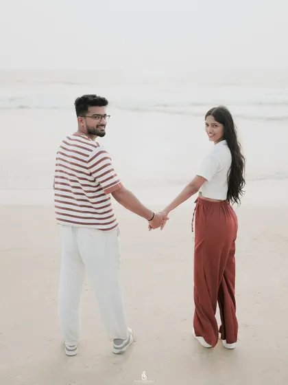A playful glance back at the camera. I encourage couples to interact naturally, which results in authentic and engaging photographs.