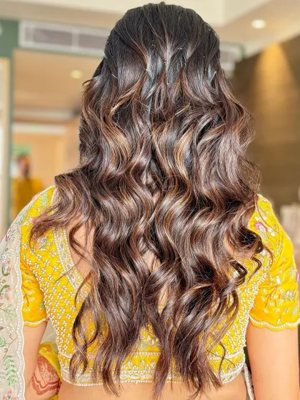 A look at the beautiful beachy waves and choker headband we used for this bride's Mehendi. It's a fun and experimental take on Mehendi hair.