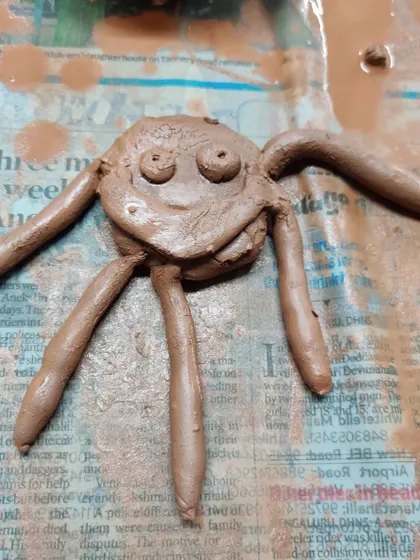 Look at this happy clay spider! The simple, joyful expression on this little sculpture is a perfect example of the fun and lighthearted creativity I encourage in my children's workshops.