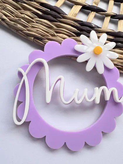 The lilac version of our circular "Mum" charm, offering another color option for your Mother's Day bakes.