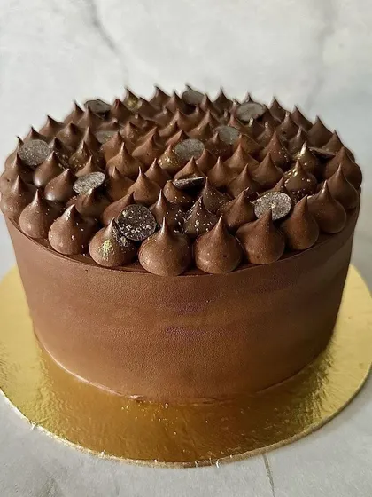 For the ultimate chocolate lover, this cake is finished with extra gooey Belgian chocolate ganache and chocolate callets.