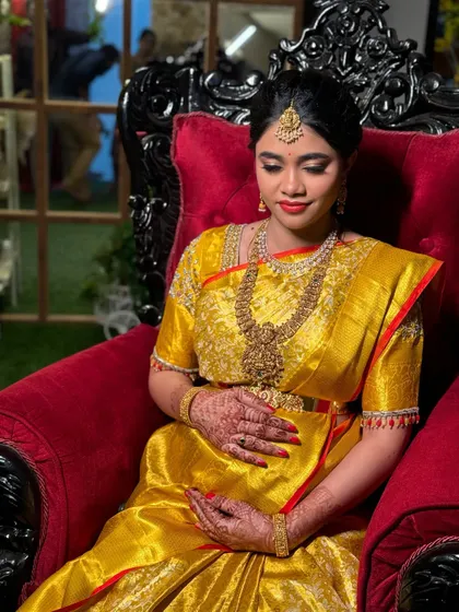 A stunning look for another beautiful mom-to-be at her baby shower. She wanted a look with highlighted lips, so I created this vibrant look with a bold red lip.