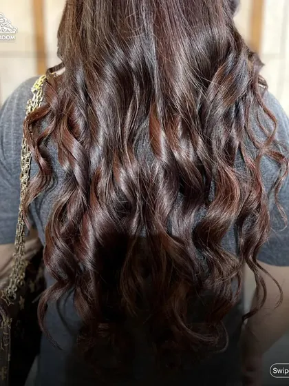 This style is all about volume and glamour.