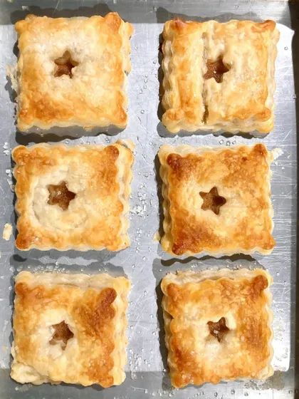 Apple turnovers! A little back-to-school baking project with my kid. Flaky puff pastry filled with warm, spiced apples.