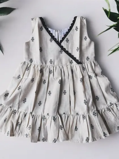 A simple and elegant A-line dress in a classic black and white print. The fabric is so soft, making it a comfortable choice for any occasion.