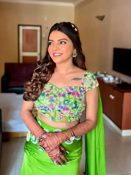 The full carnival look is vibrant and fun. The neon green outfit is paired with glowing skin and pearl details for a cohesive and exciting style.