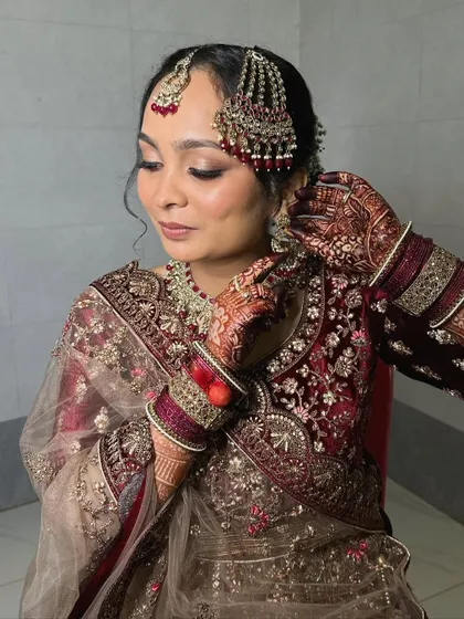 Nikkah ready. This look features soft, defined eyes and a beautiful passa, creating a look of pure elegance.