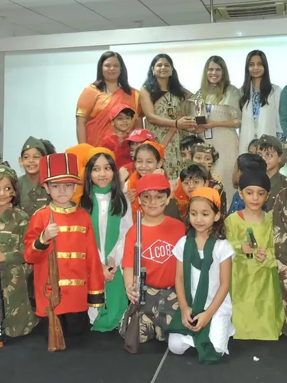 A group photo of the winning house from the 'Jashn-e-Azadi' competition with our guest judge and headmistress.