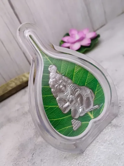 Is paan ke patte wale frame mein bhi Ganesha ji virajman hain, iska design thoda alag hai.