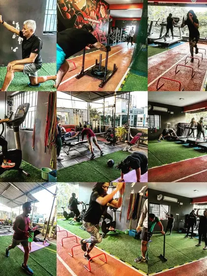 A snapshot of a solid Tuesday morning session, with clients engaged in various forms of training.
