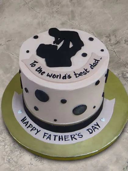 We send a clear message of love with this "World's Best Dad" cake. A simple yet powerful silhouette of a father lifting his child is the centerpiece of this heartfelt design, perfect for showing appreciation on Father's Day.