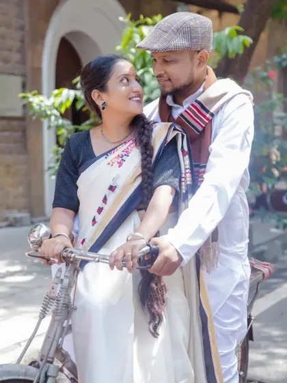 A vintage-themed pre-wedding shoot featuring a classic bicycle. We love creating unique concepts that reflect your style, like this charming, old-world romantic scene.