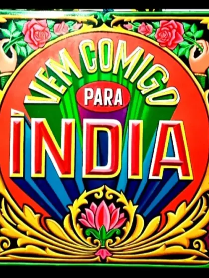 A high-contrast version of the "Vem Comigo" sign, making the colors appear even more vibrant and the details pop.