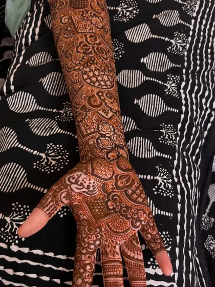Another angle of bride Noora's henna, showing the consistency and detail of the pattern as it wraps around the arm. Every part of the design is carefully considered.