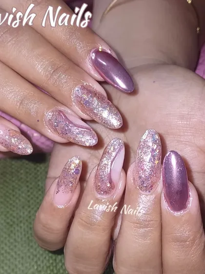 A beautiful combination of textures, featuring metallic mauve and chunky rose gold glitter on long almond nails.