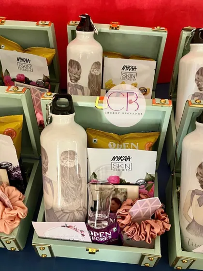 A full set of our popular bridesmaid hampers. Each personalised trunk box is filled with a custom sipper, shot glass, polaroid magnet, snacks from Open Secret, and self-care items from Nykaa.